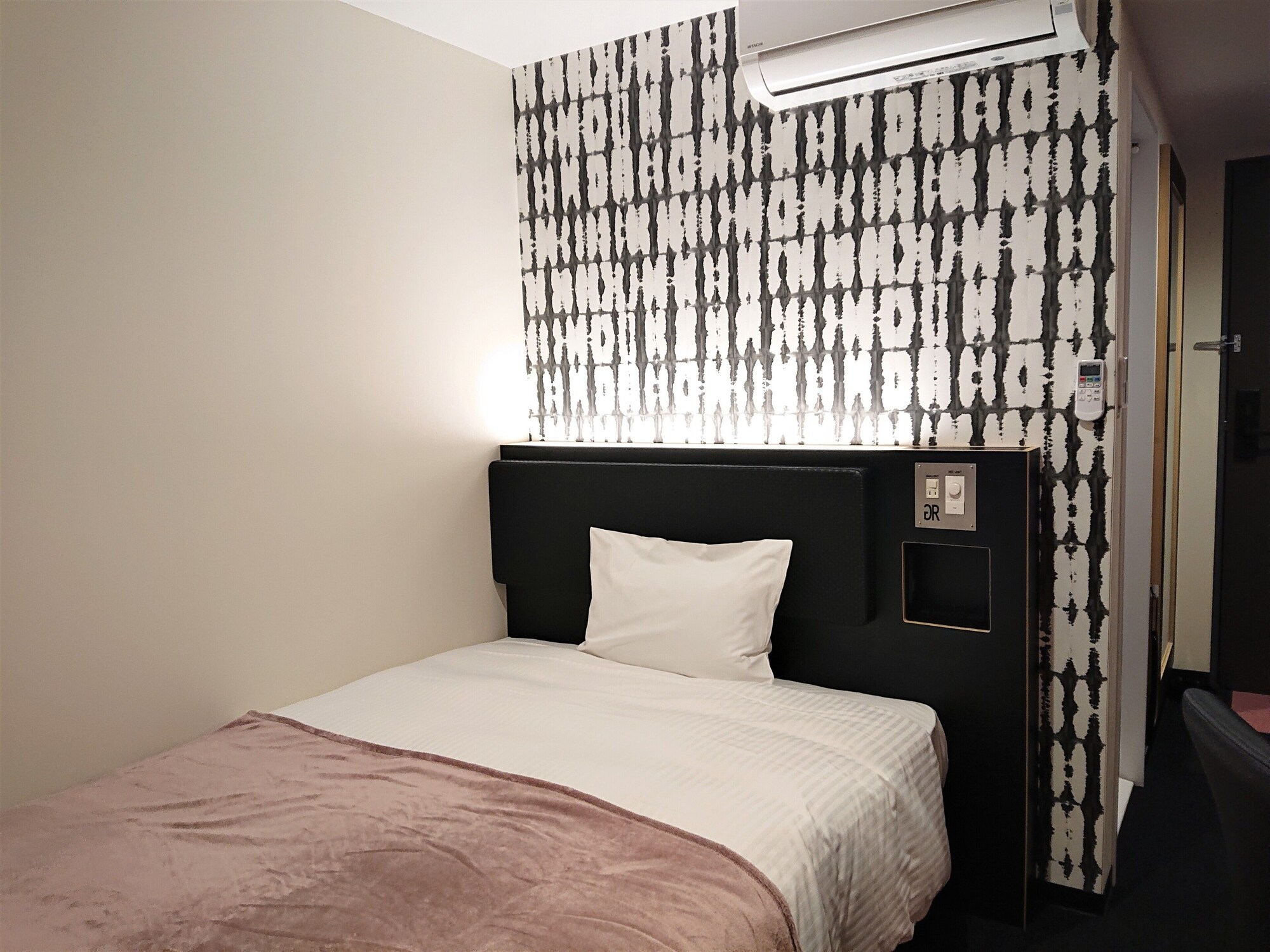 ROOM, SINGLE, DOUBLE BED, SMOKING