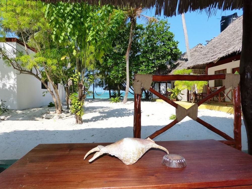 Makuti Beach Bungalows 13/65