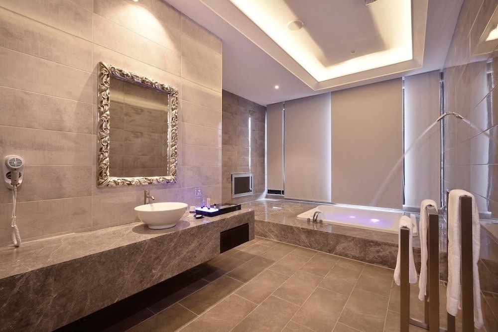 Uher Luxury Resort Hotel 29/50