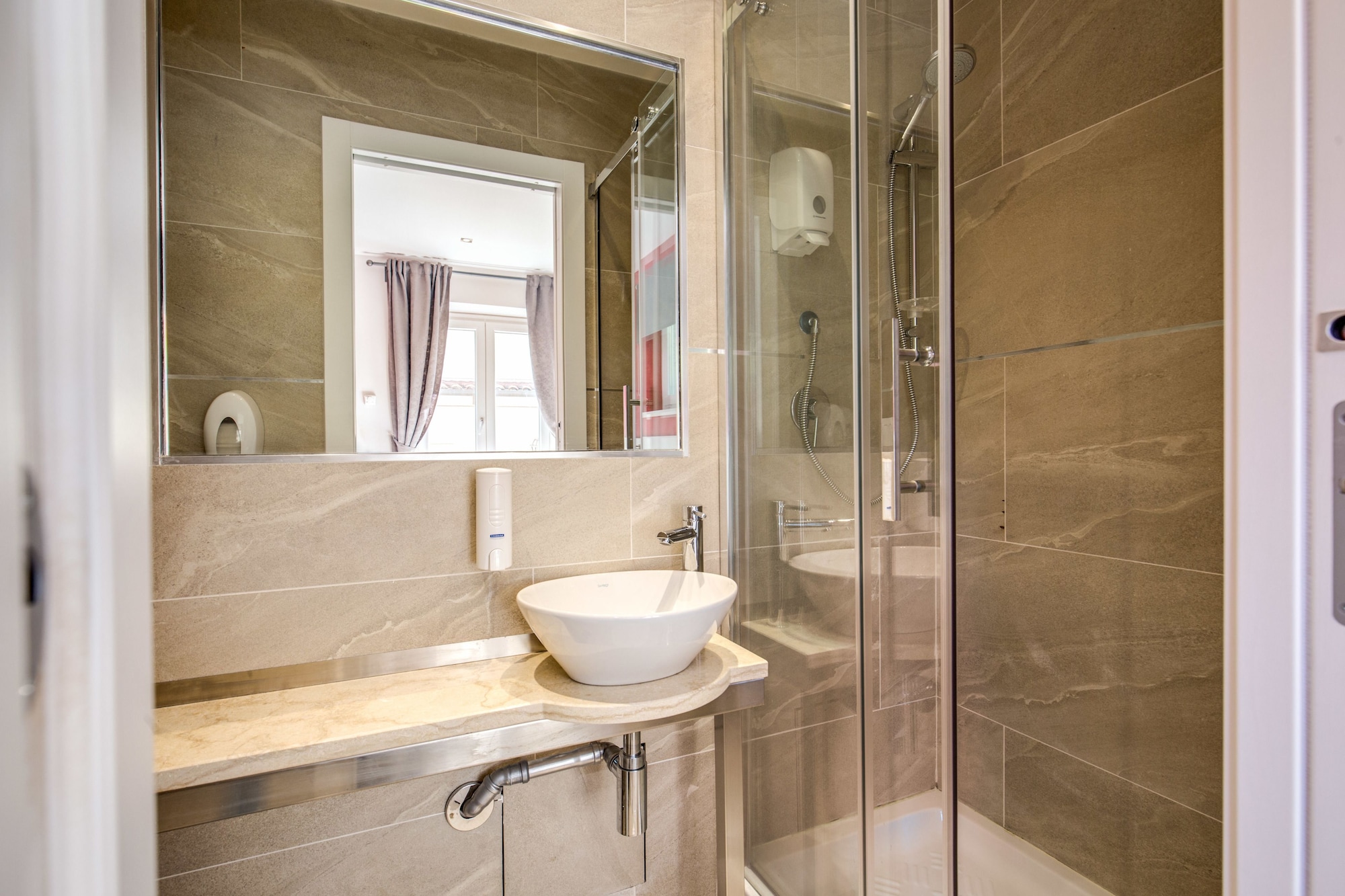 ROOM, QUADRUPLE, PRIVATE BATHROOM