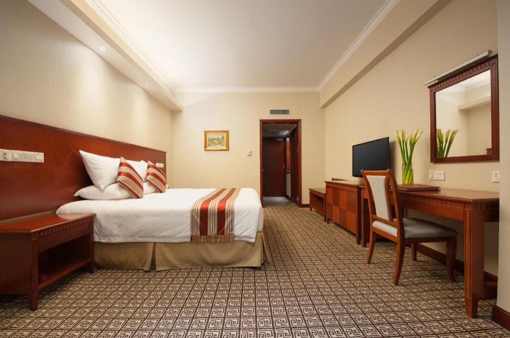 Tower, King Bed, River View