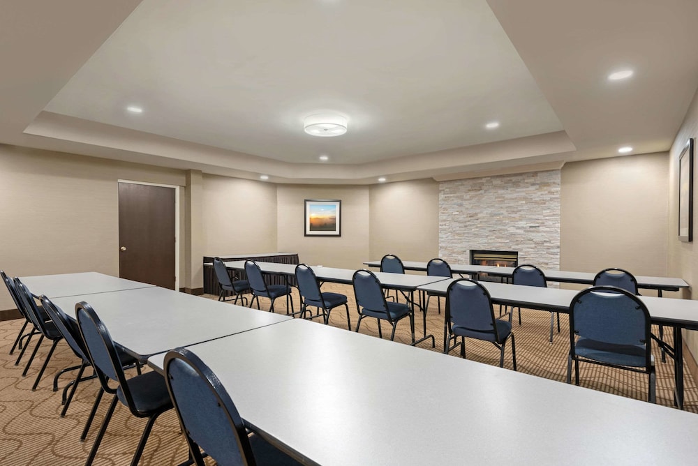 Comfort Suites Lafayette University Area 46/56