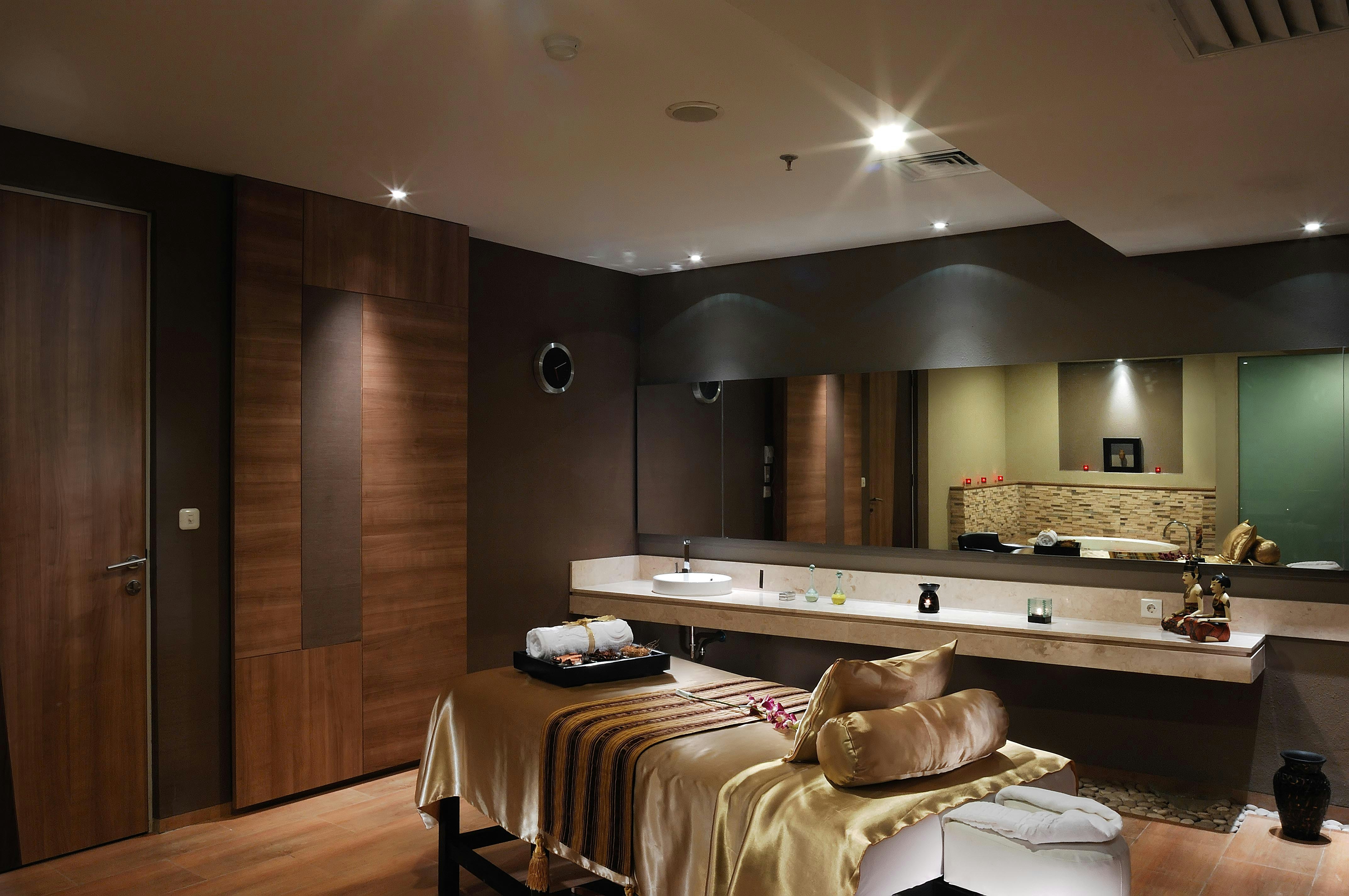 Holiday Inn Pasteur 30/50