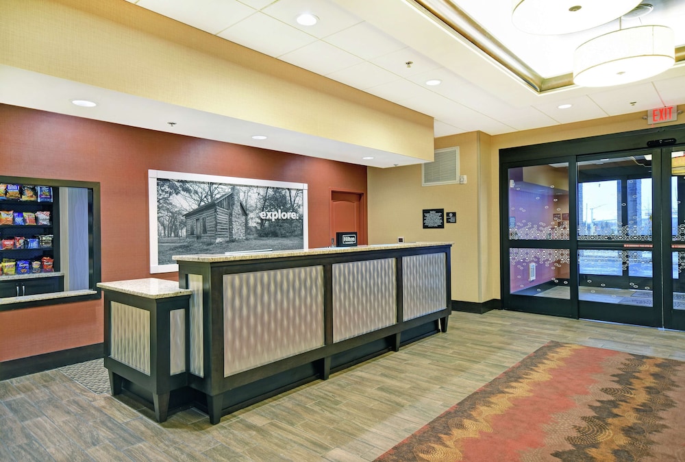 Hampton Inn and Suites Milwaukee Franklin 6/44