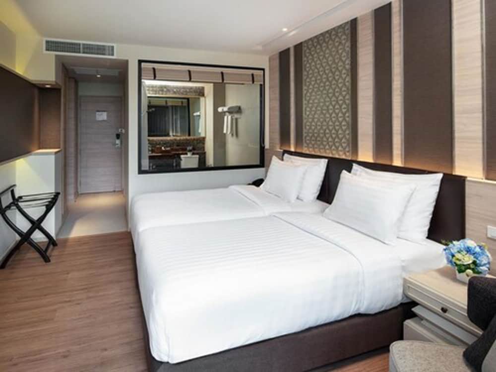 DELUXE, TWIN BEDS