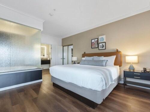 Suite, King Bed, Bay View, Hot Tub