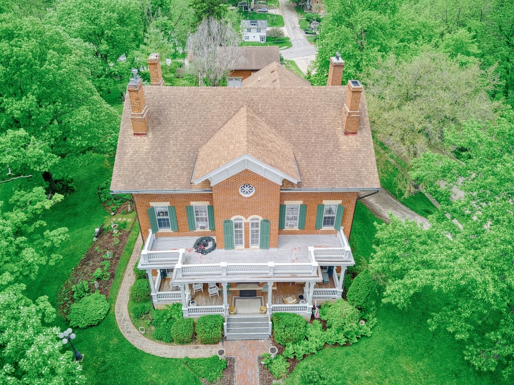 The Victorian Mansion 67/71