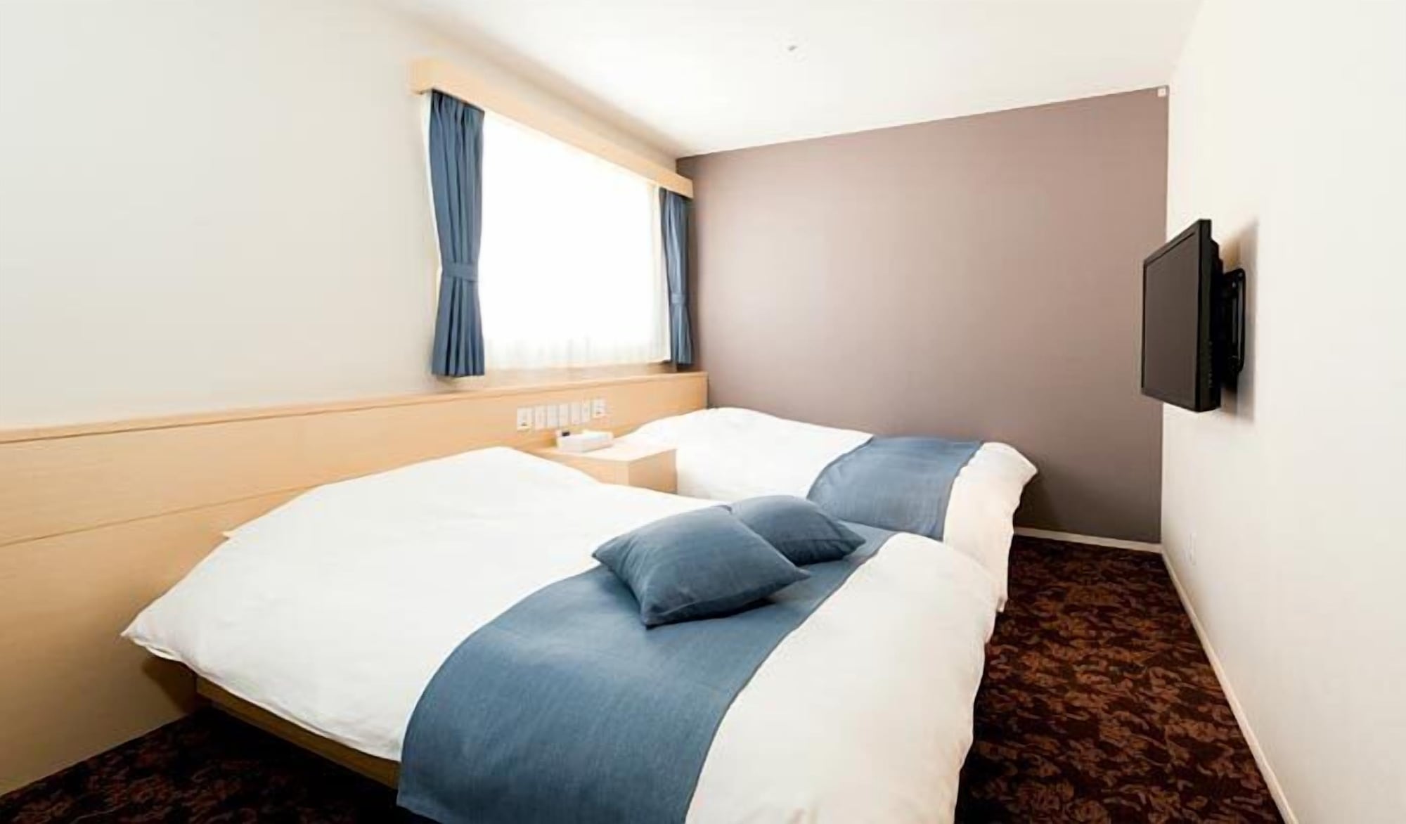 ROOM, TWIN BEDS