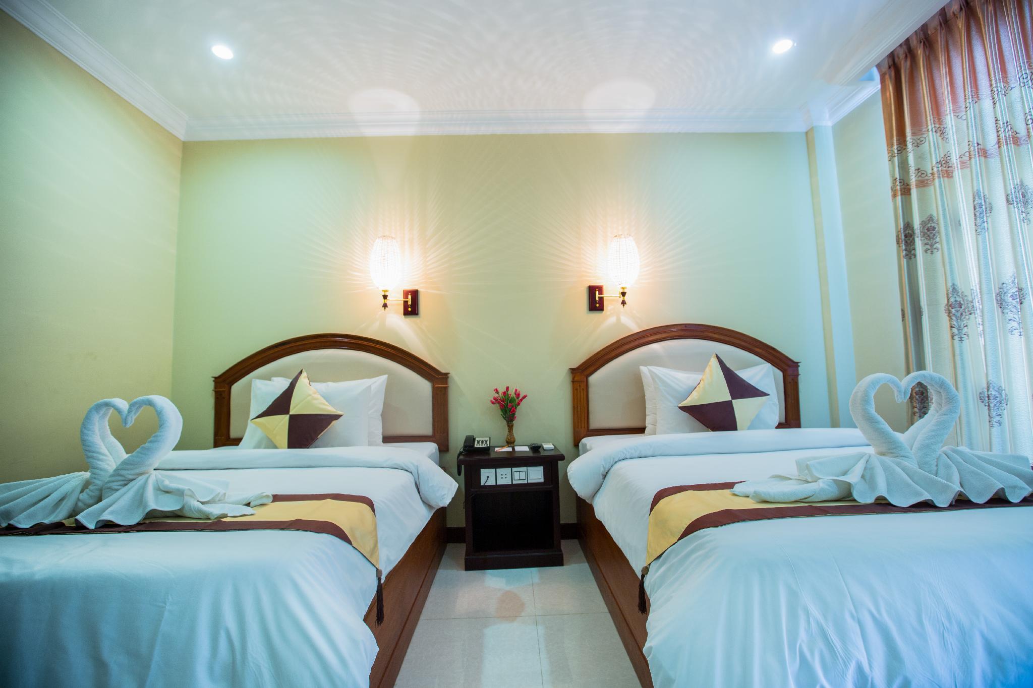 Deluxe, Twin Beds, Pool or City View