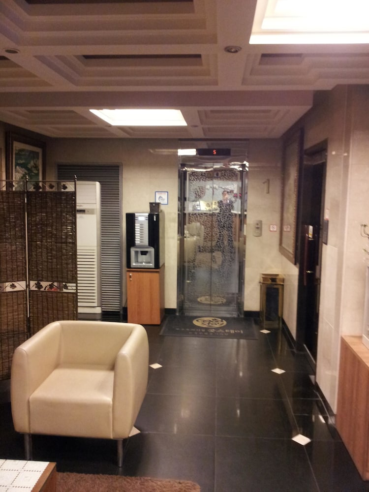 Hotel Millennium 35/43