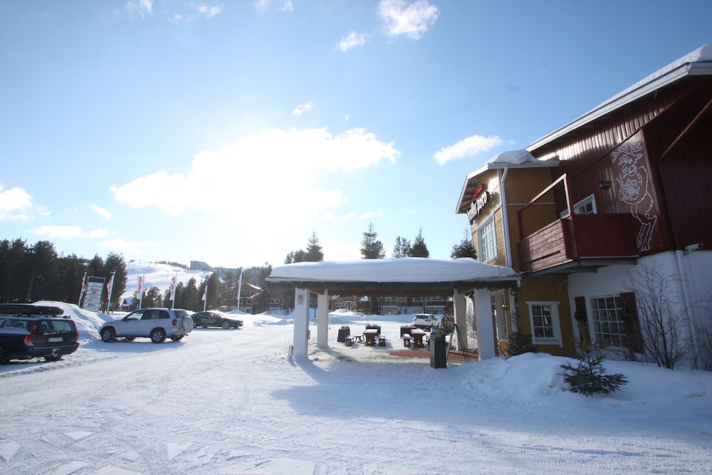 Hullu Poro Hotel 74/79
