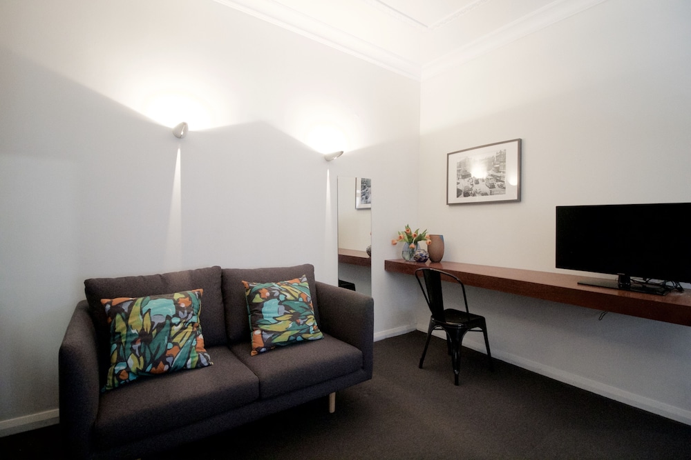 Regents Court Apartments 30/50