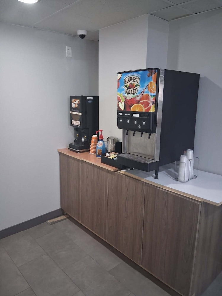 Quality Inn New Martinsville, WV 11/65
