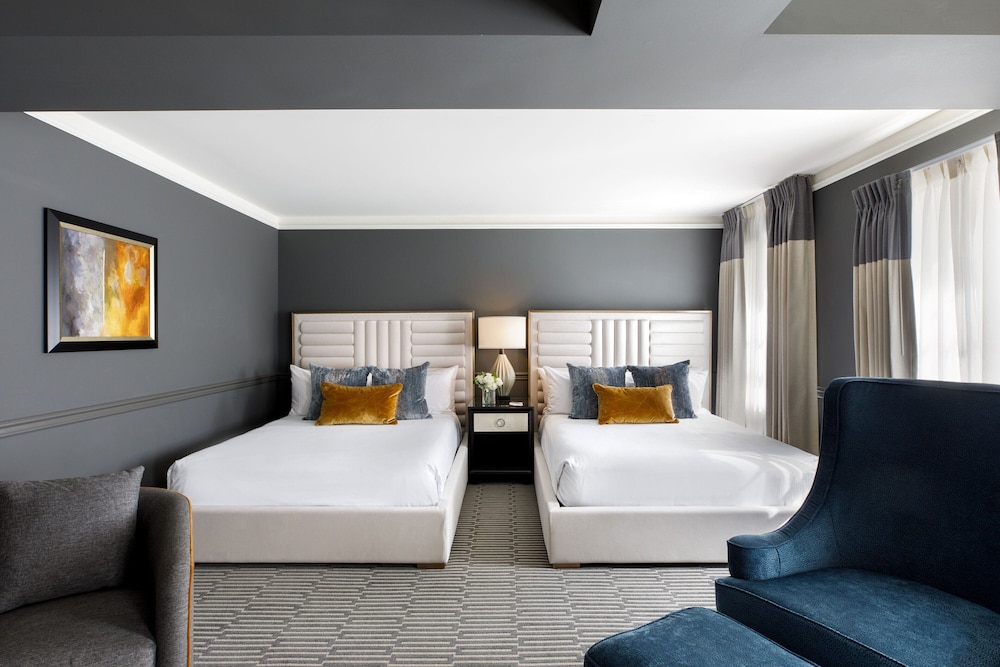 EXECUTIVE, 2 QUEEN BEDS
