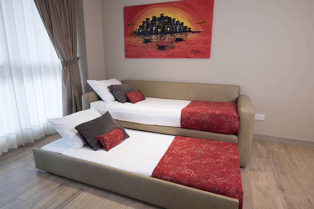 Arc Arenales Studios Suites 6/37