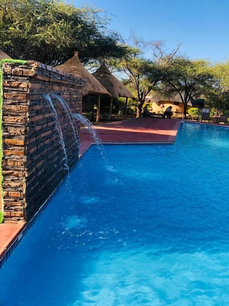 Nkanga Hotel 41/43