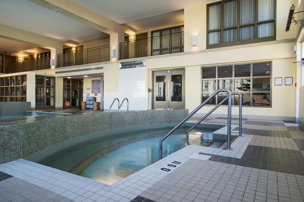 Hilton Winnipeg Airport Suites 39/65
