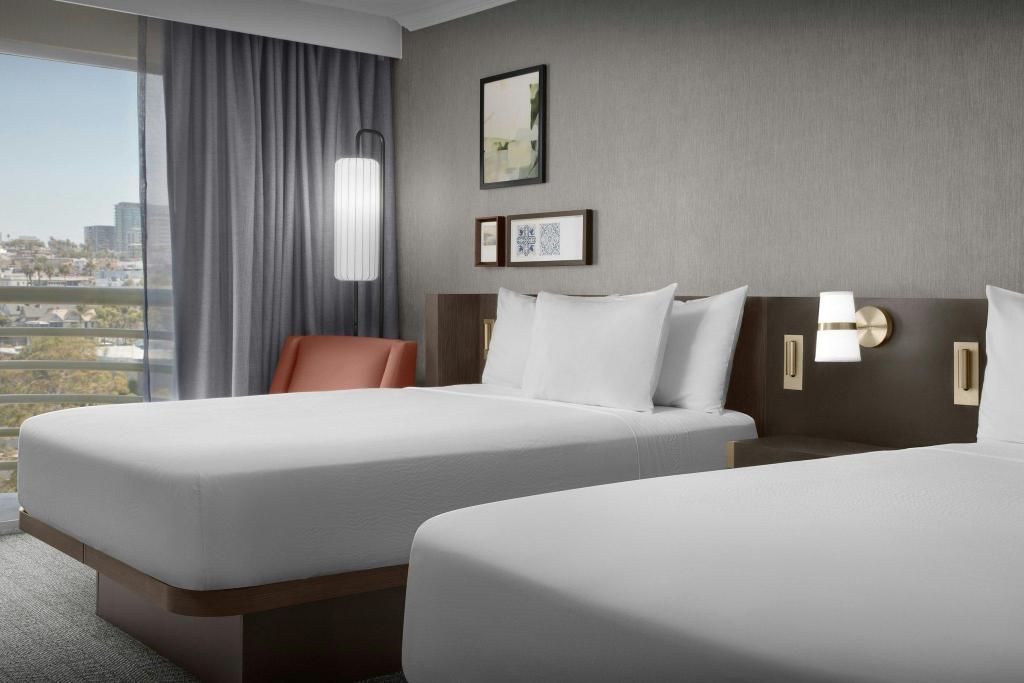 Premium, Queen Bed, Sunset View, High Floor