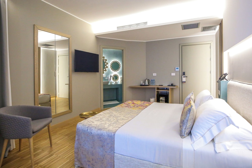 Hotel Vlora Priam, Affiliated by Melia 27/65