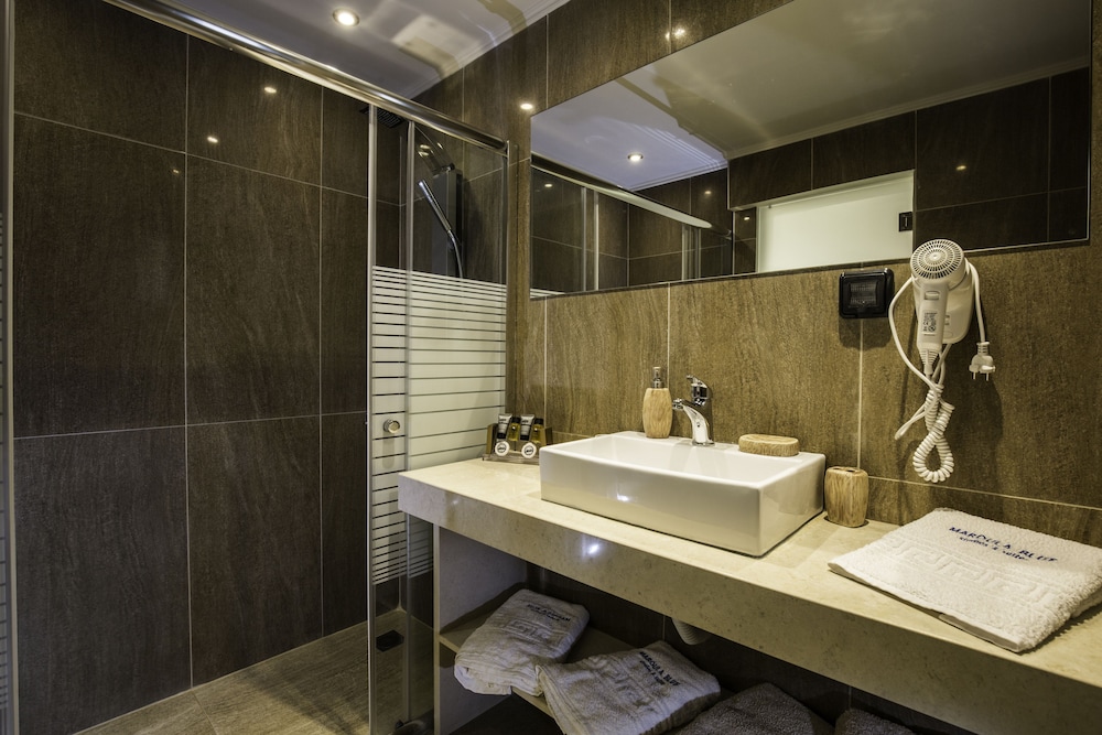 Maroula Blue Studios And Suites 25/70
