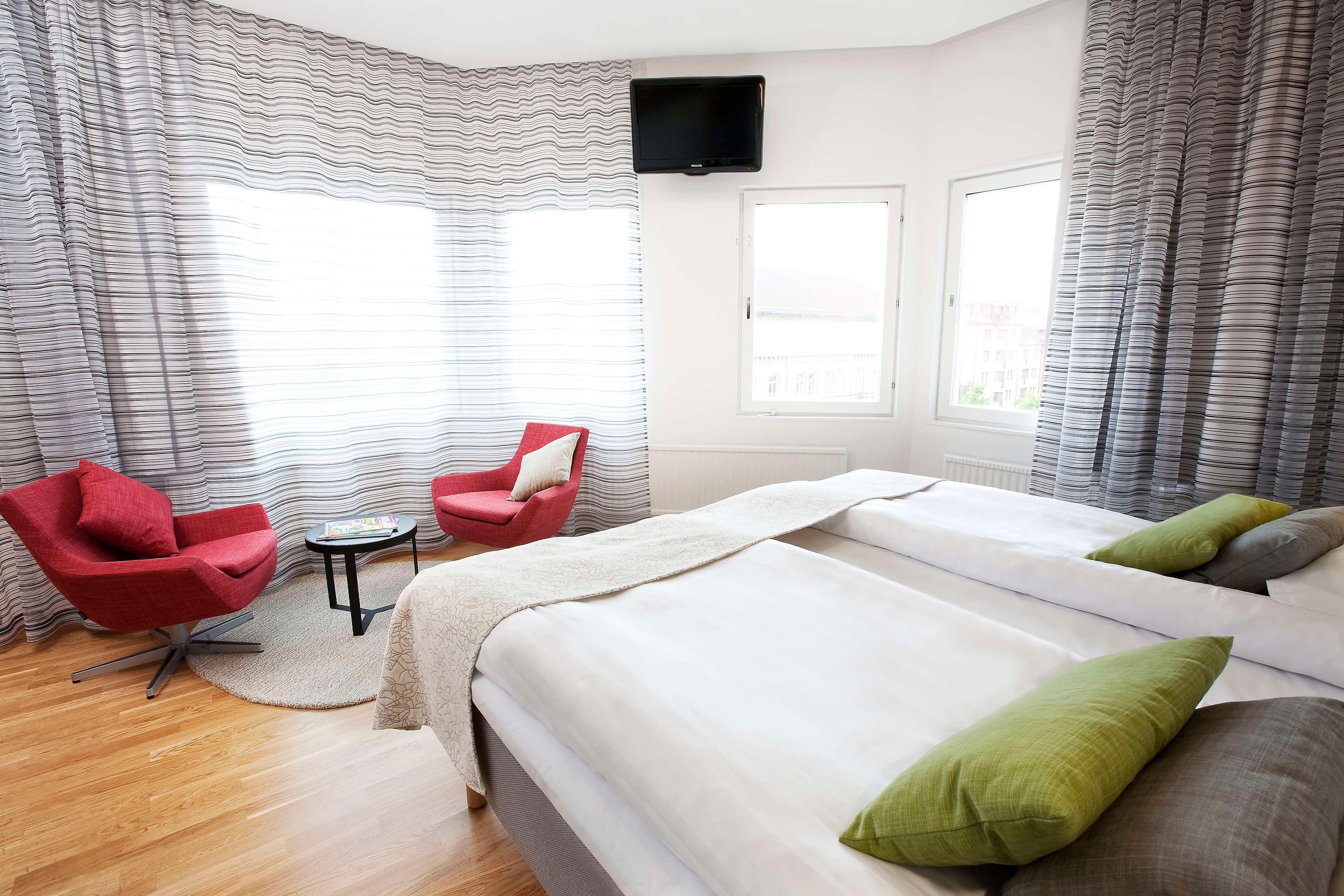 Superior, Single, King Bed