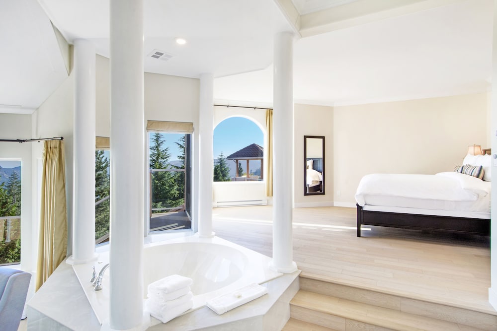 Villa Eyrie Resort 44/44