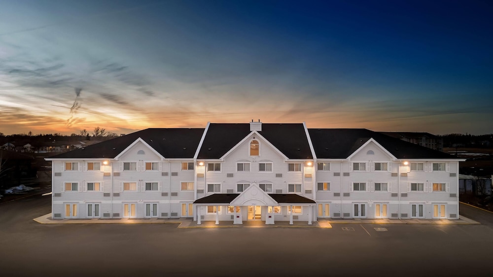 Travelodge Suites by Wyndham Regina / Eastgate Bay 8/71