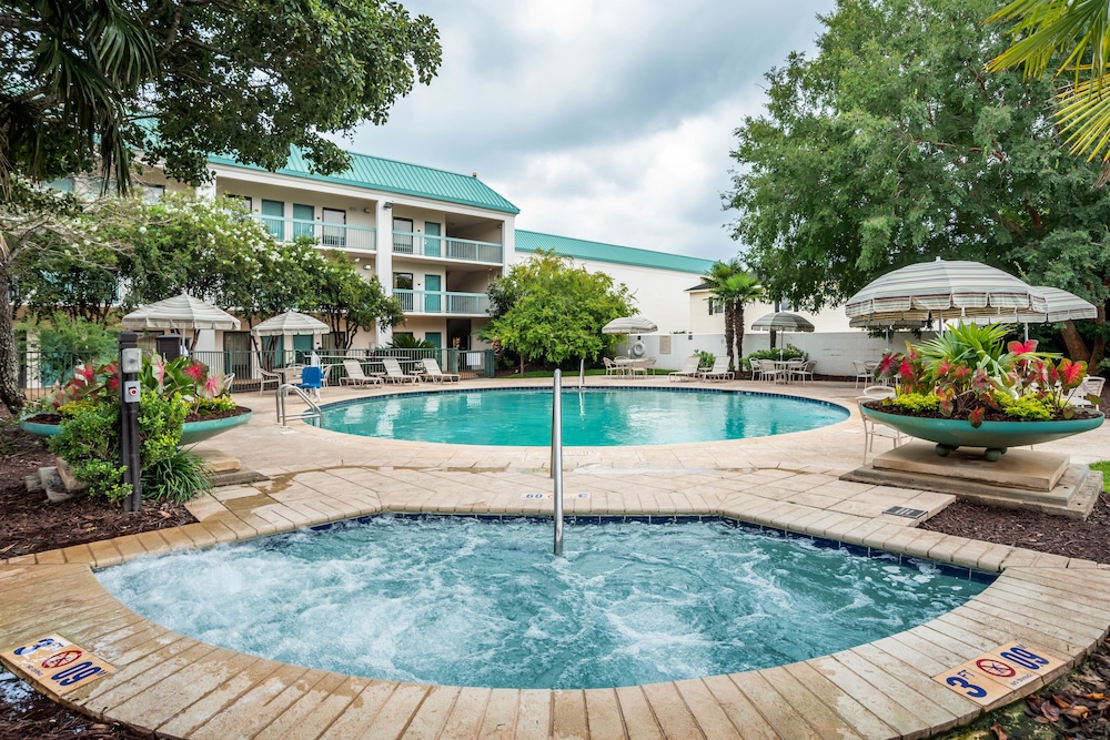 Econo Lodge Inn & Suites Foley-North Gulf Shores 25/40