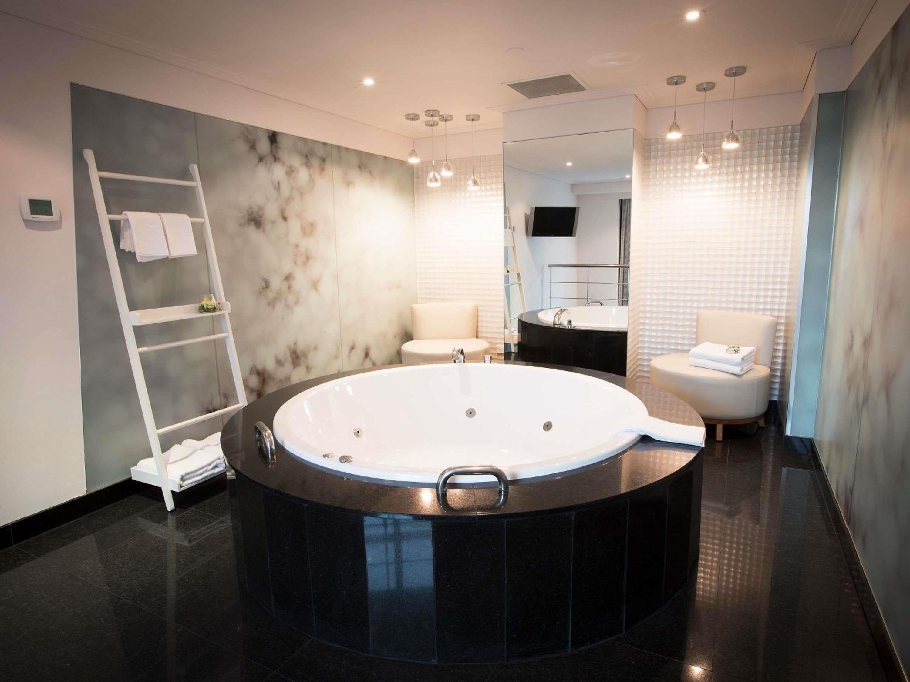 Loft, Penthouse, King Bed, Sauna, Hot Tub