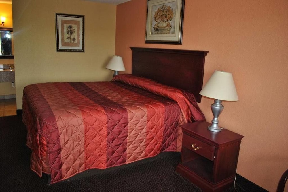 Executive Inn 19/35