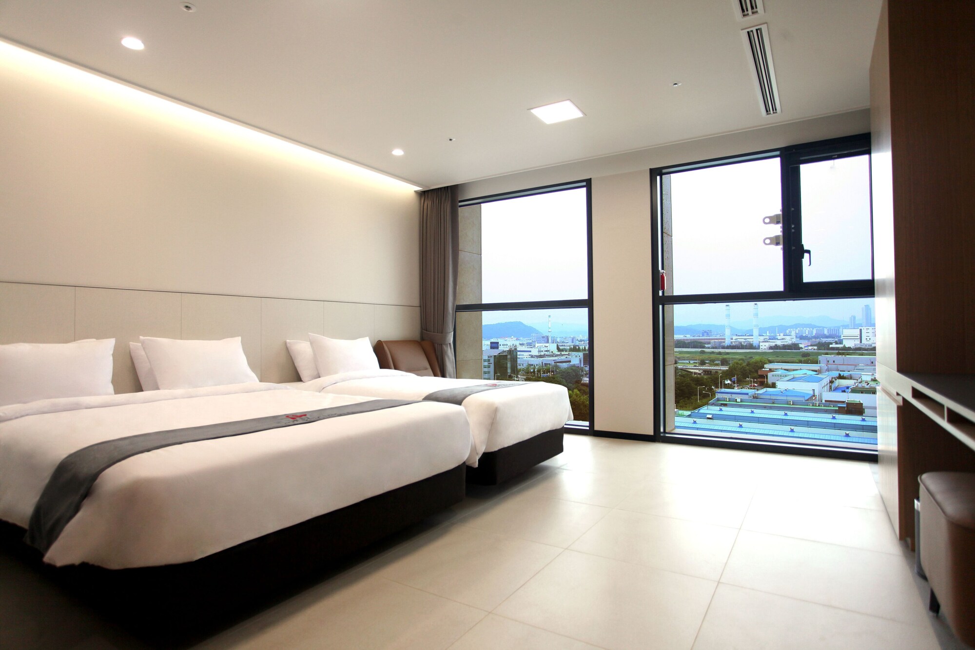 Deluxe, 1 Double and 1 Single Bed