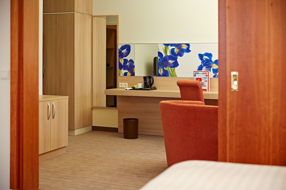 H+ HOTEL WIESBADEN NIEDERNHAUSEN 6/66