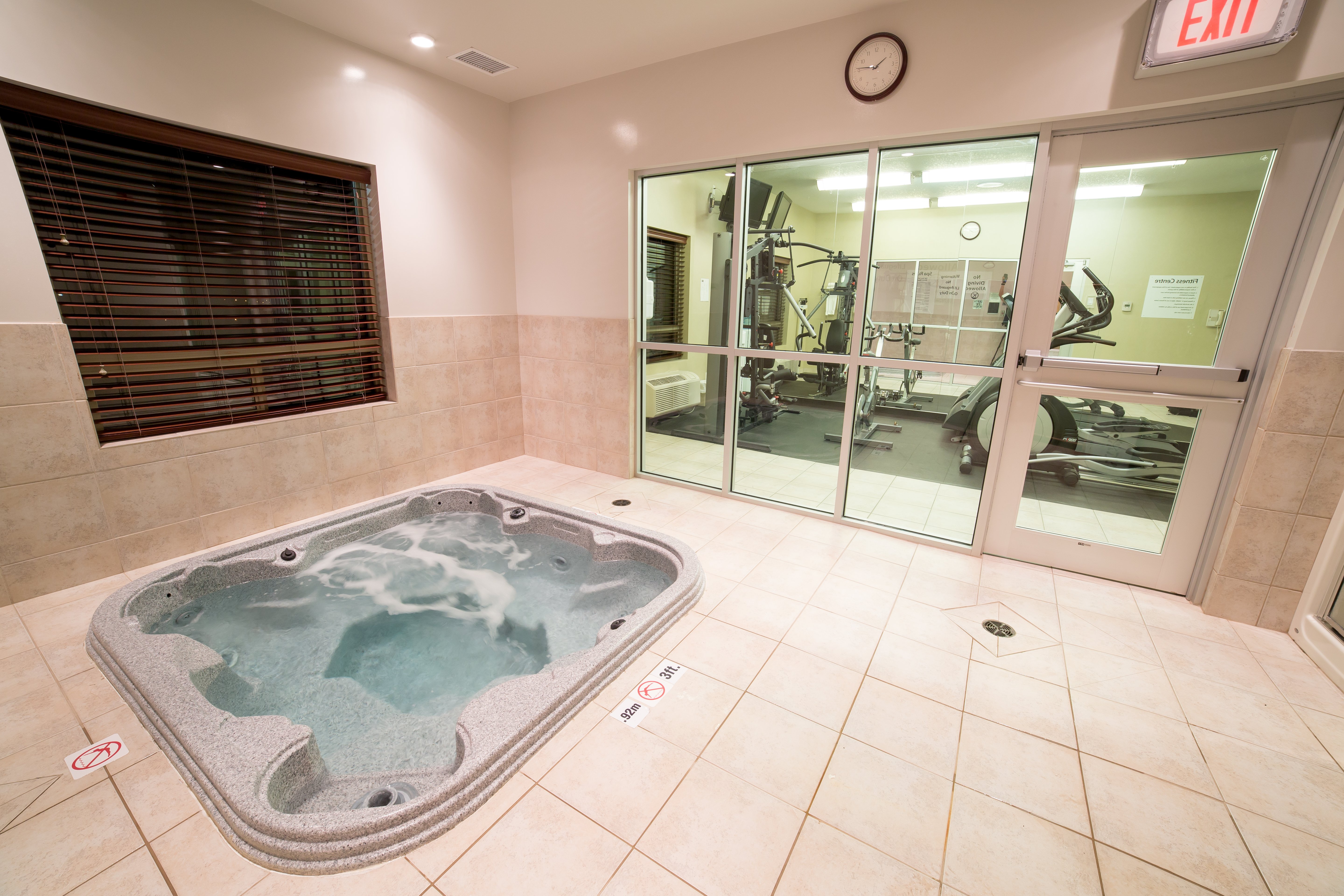 Holiday Inn Express Hotel & Suites Drayton Valley 24/50