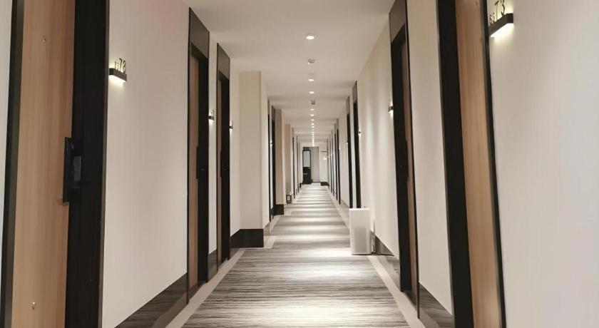 GreenTree Inn Shanghai Yuyuan Garden Xiaonanmen Subway Station Express Hotel 38/50