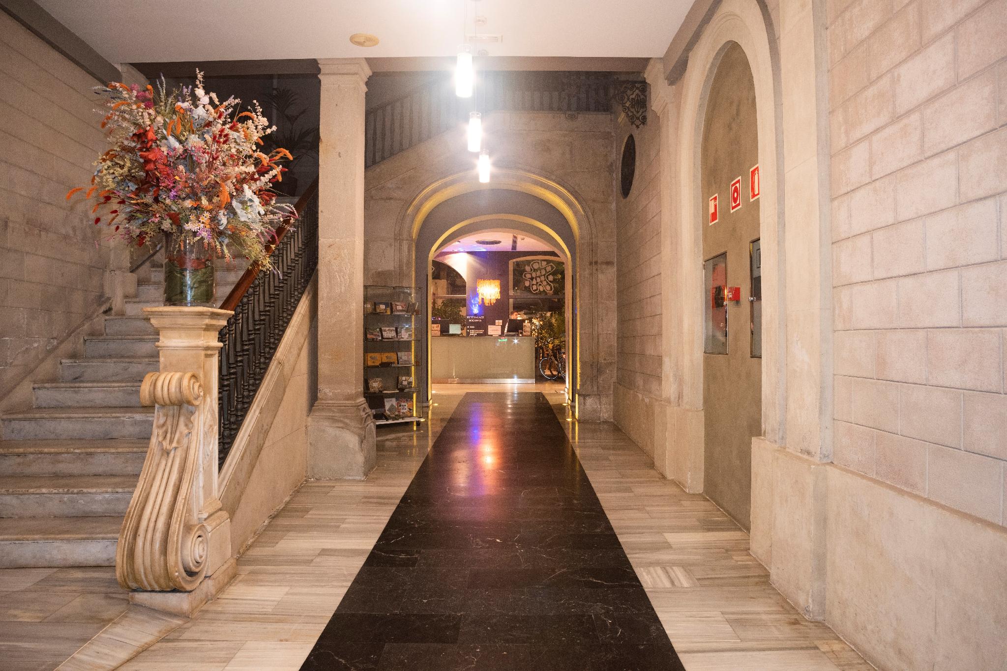 Lobby at PETIT PALACE BOQUERIA GARDEN, BARCELONA