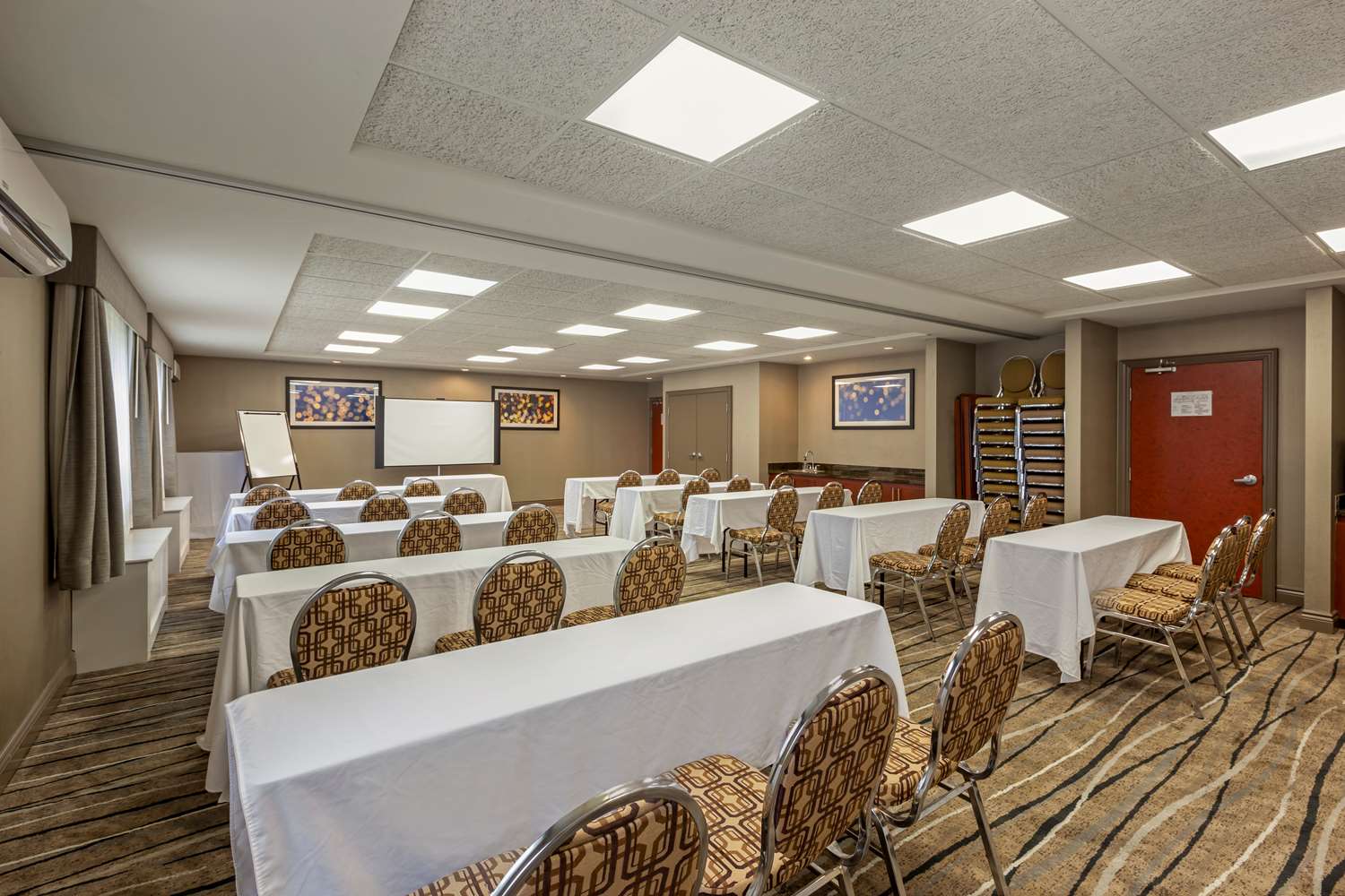 Best Western Plus Burlington Inn and Suites 8/21