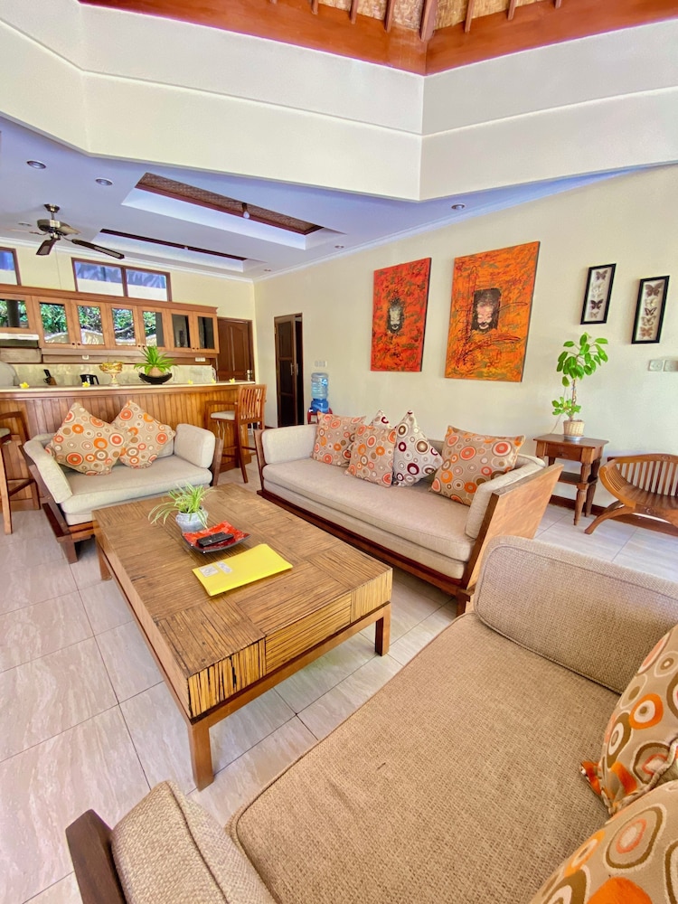 Emerald Villa 33/50