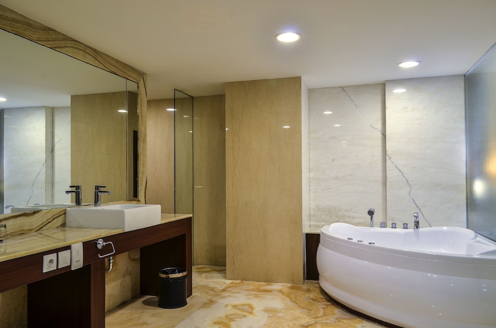 Grand Allison Jayapura 30/31
