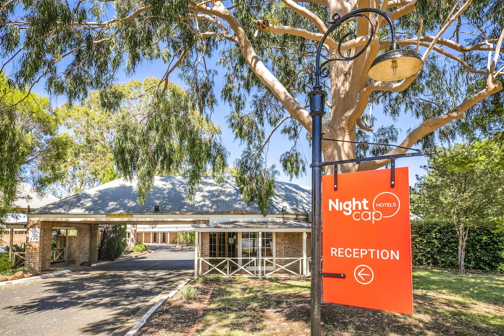 Macquarie Inn 7/66