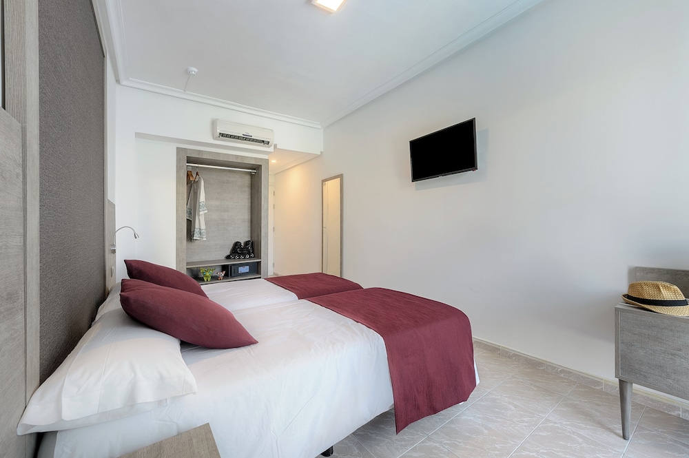 ROOM, TWIN BEDS, BALCONY