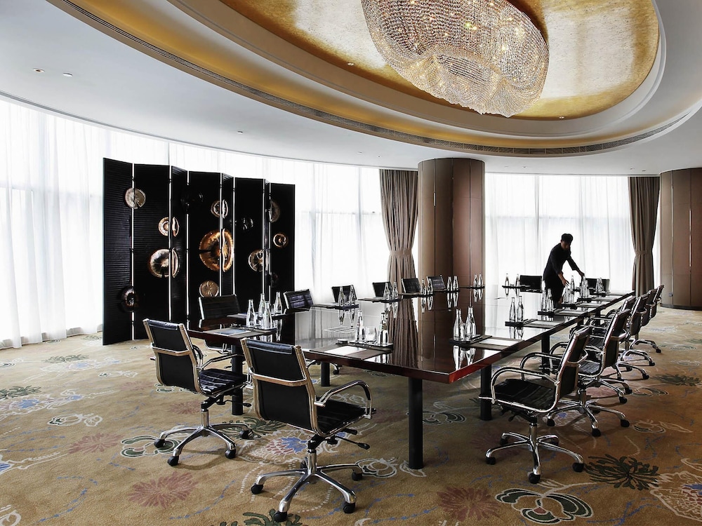 Sofitel Guangzhou Sunrich 71/76