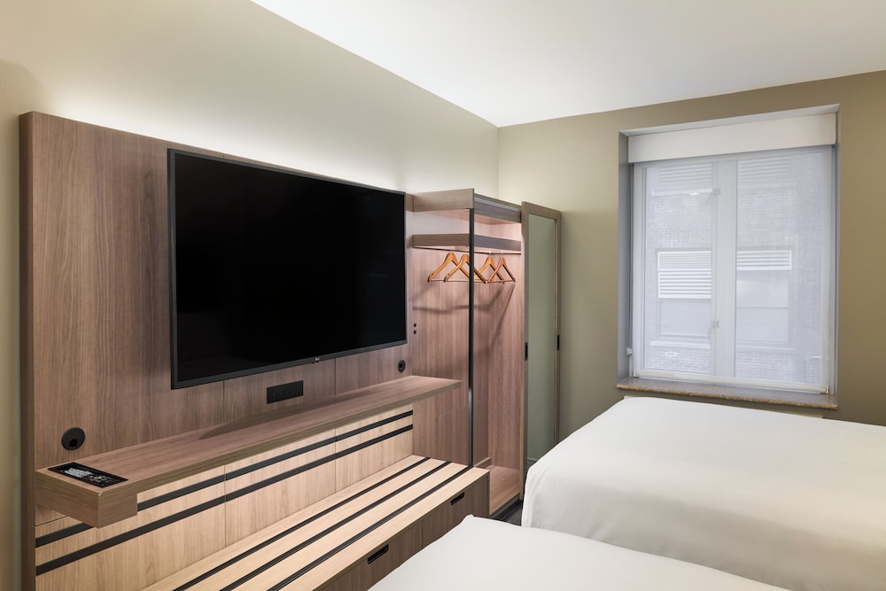 Standard, 2 Double Beds, Holiday Inn Express - New York City Chelsea 8/10