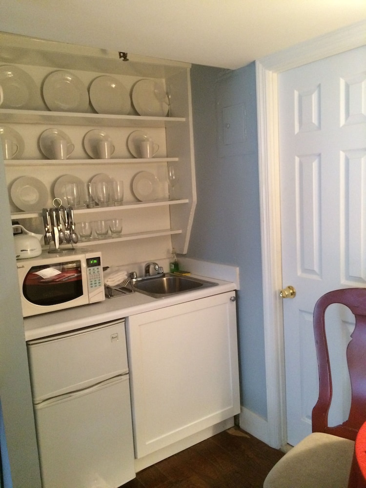 Incentra Village Guest House 3/50