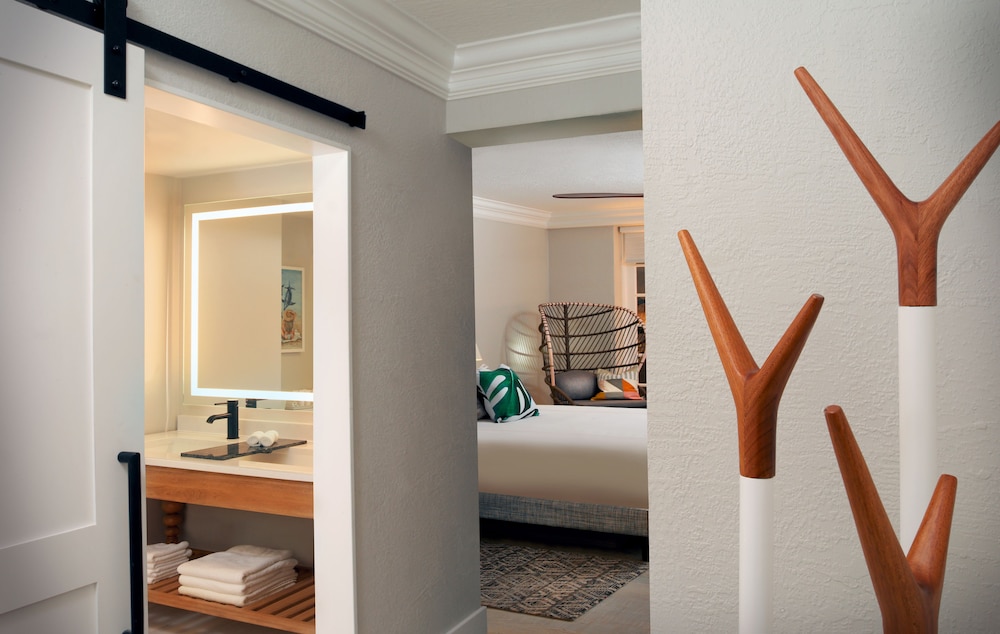 Pelican Grand Beach Resort A Noble House Resort 20/75