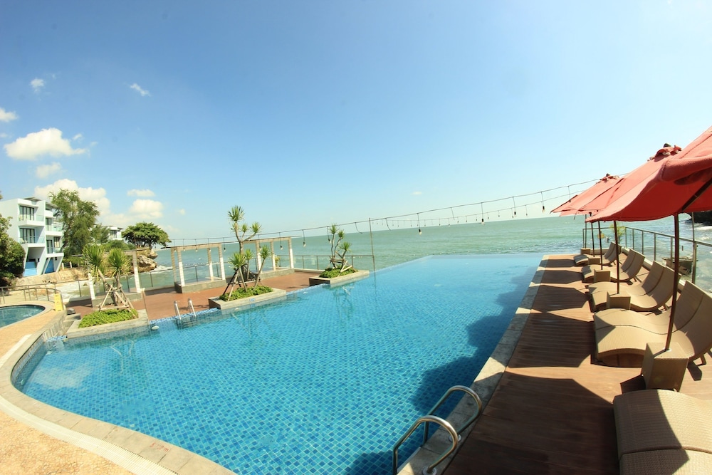 Tanjung Kodok Beach Resort 34/38