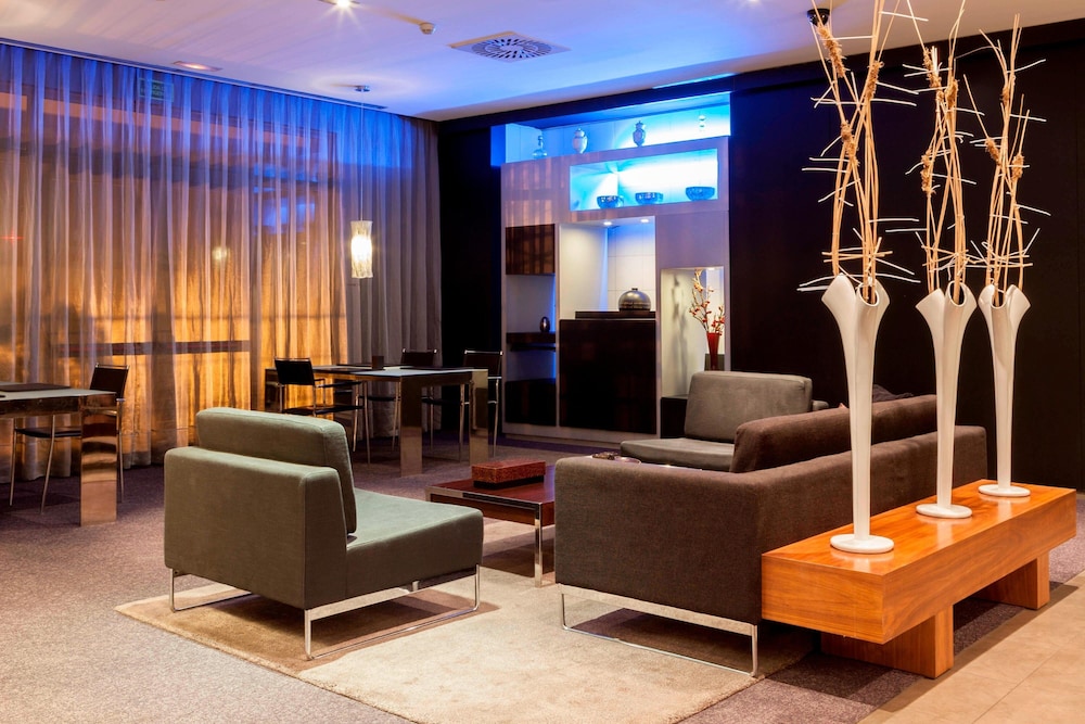 AC Hotel by Marriott Madrid Airport 25/45