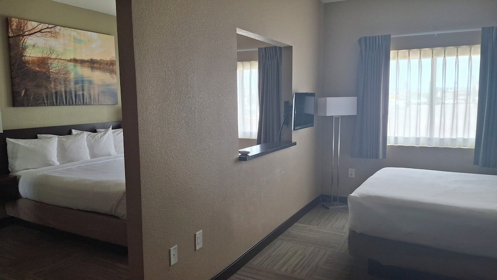Island Suites 18/50