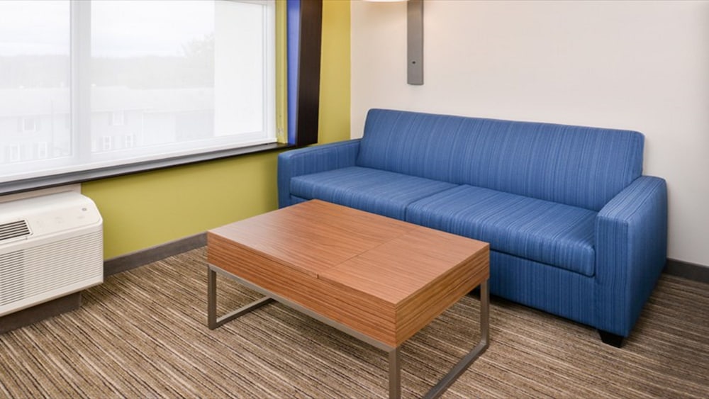 Holiday Inn Express Suites Parkersburg East 45/56