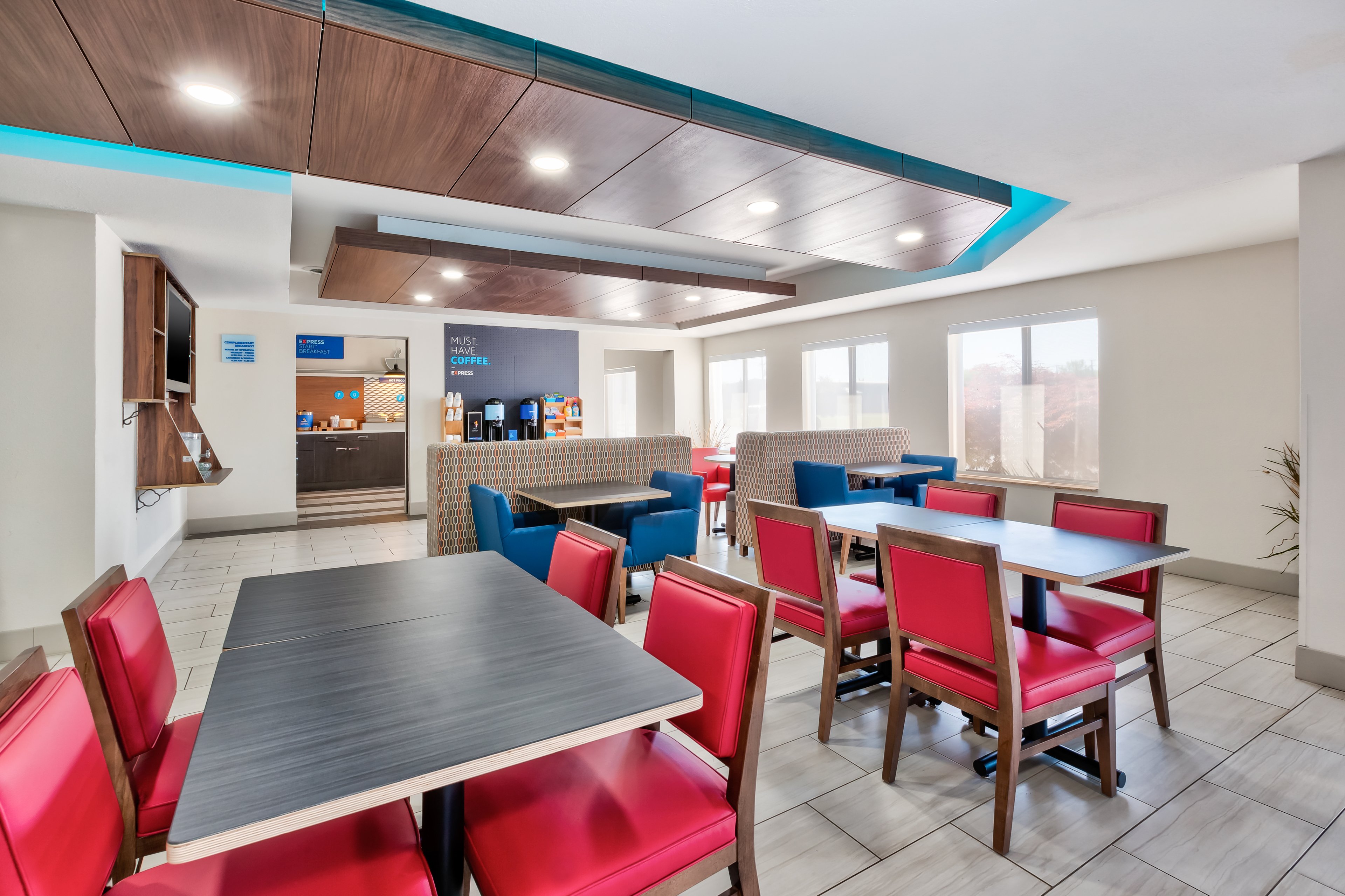 HOLIDAY INN EXPRESS HOTEL AND SUITES THREE RIVERS — 5
