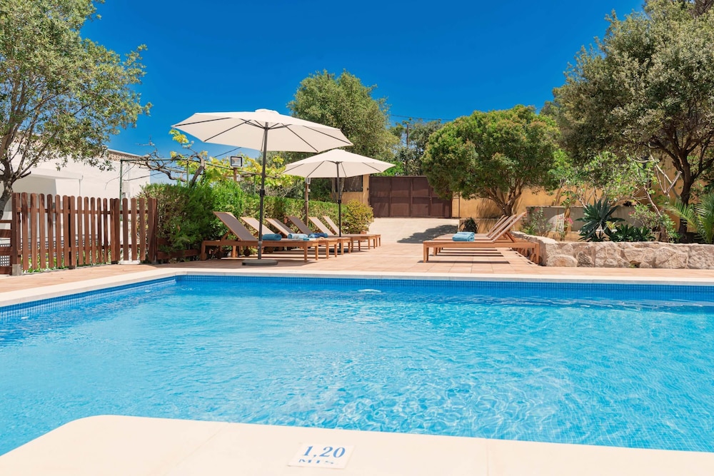 Boutique Hostal Oriola 43/50